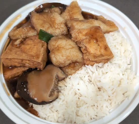57. Deep-Fried Cod Filet and Tofu on Rice 斑腩豆腐飯